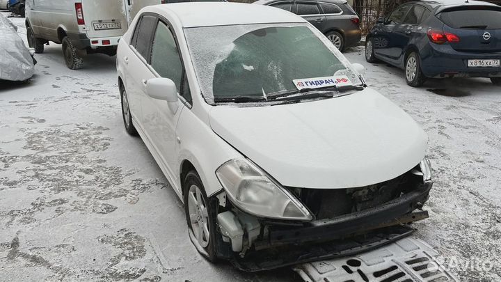 Решетка стеклоочистителей Nissan Tiida (C11) 66862-EL000