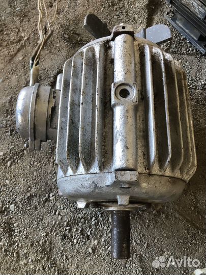 Электродвигатель 2и2 кВт 3 тысячи оборотов