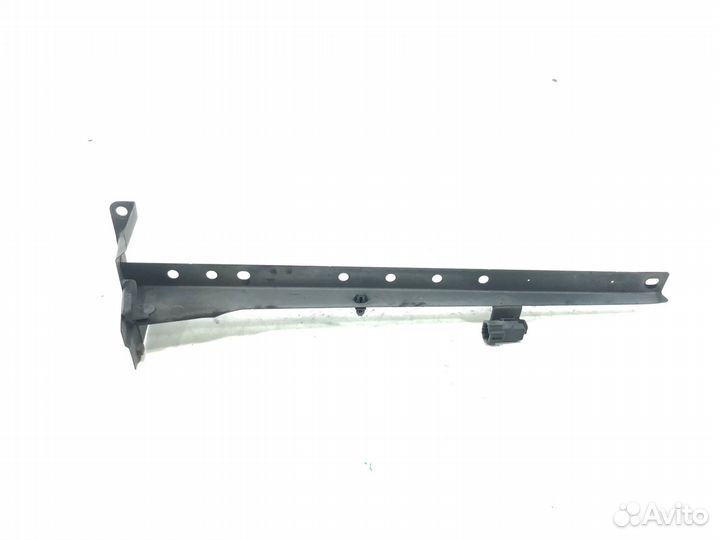 Планка радиатора вертикальная Nissan Skyline V36