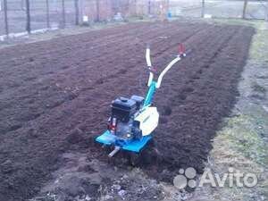 Вспашка земли мотоблоком