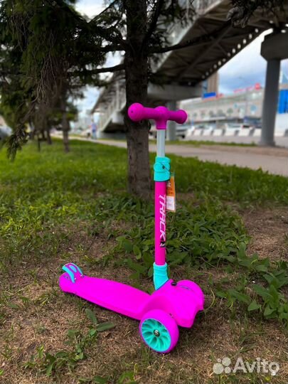 Самокат трехколесный Novatrack Rainbow