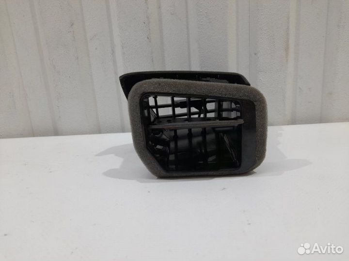 Дефлектор воздушный левый в торпедо Nissan Qashqai