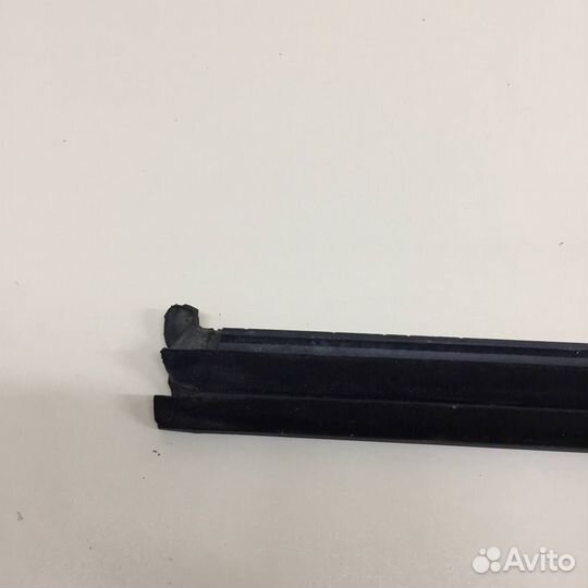 Накладка стекла переднего правого Volkswagen Tigua