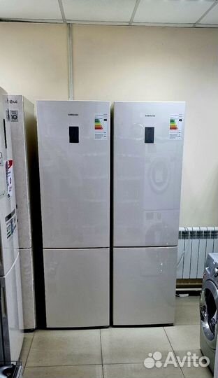 Новый холодильник Samsung RB37A5470EL