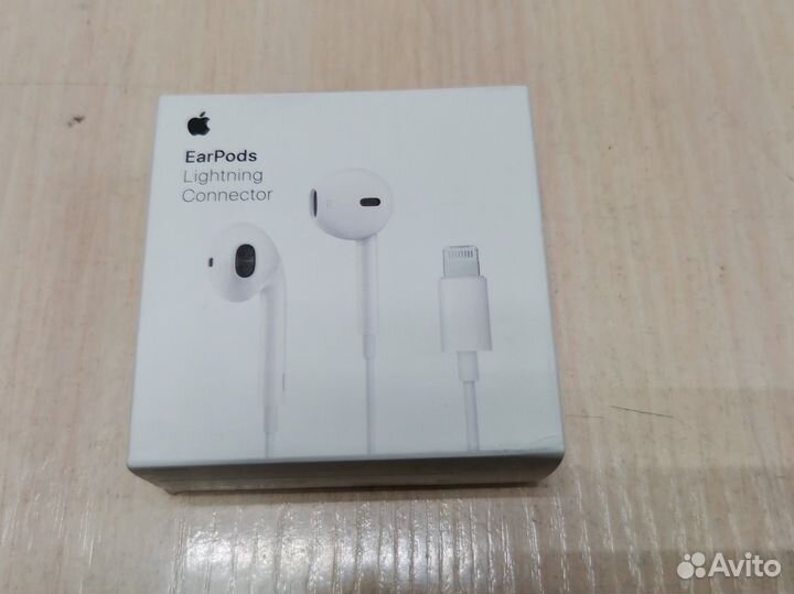 Наушники EarPods Lightning с микрофоном
