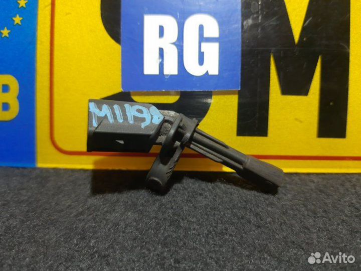 Датчик abs задний правый Skoda Octavia 2 (A5)