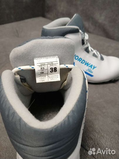 Лыжные ботинки