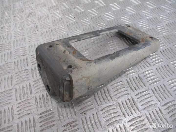 Кронштейн противооткатного упора левый Scania 1904