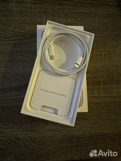 Оригинальный шнур на iPhone