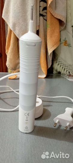 Электронная зубная щетка 