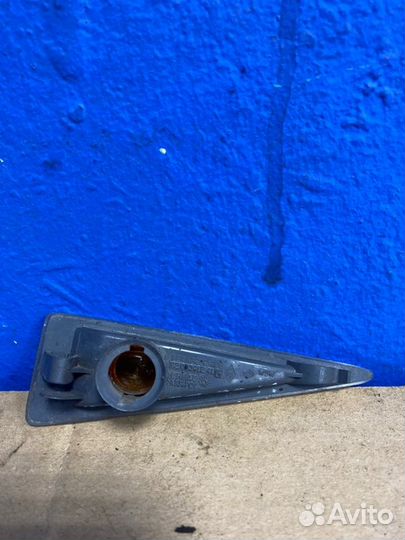 Повторитель поворота передний левый Renault Megane