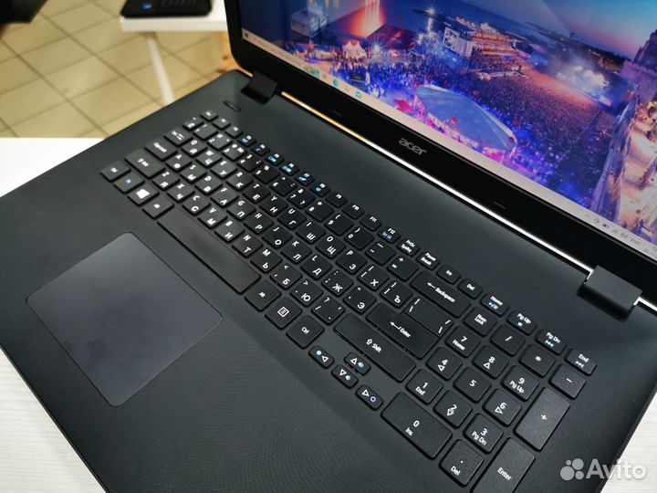 Ноутбук Acer 2020 с большим дисплеем 17.3 на SSD