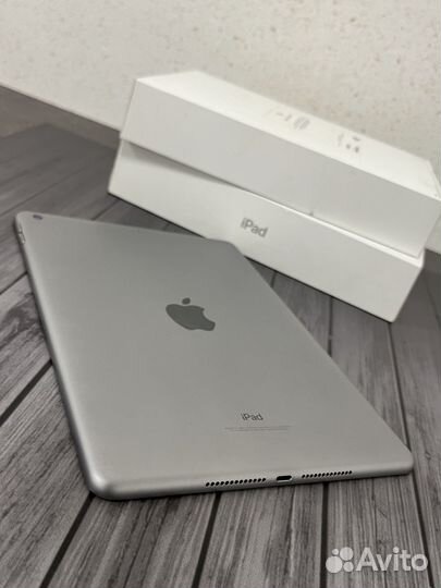 Apple iPad (6-го поколения) 32Gb WiFi