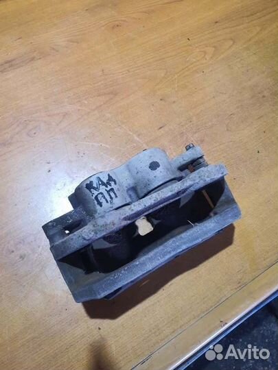 Суппорт тормозной передний правый Cadillac Srx 265