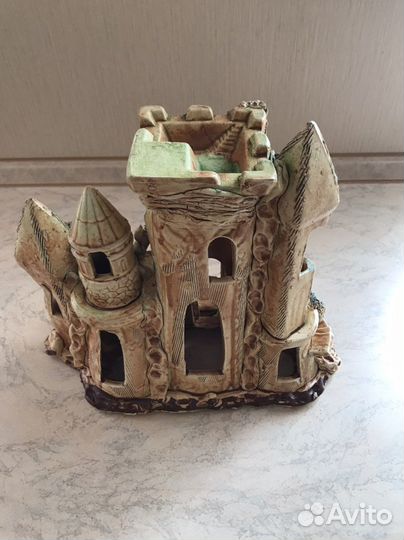 Декоративный замок в аквариум