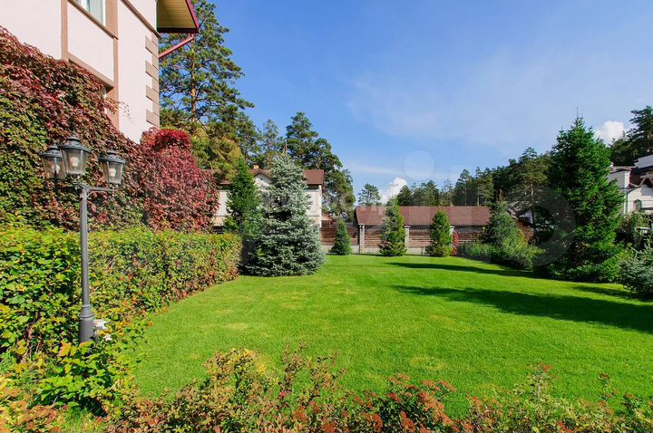 Коттедж 460 м² на участке 15 сот.