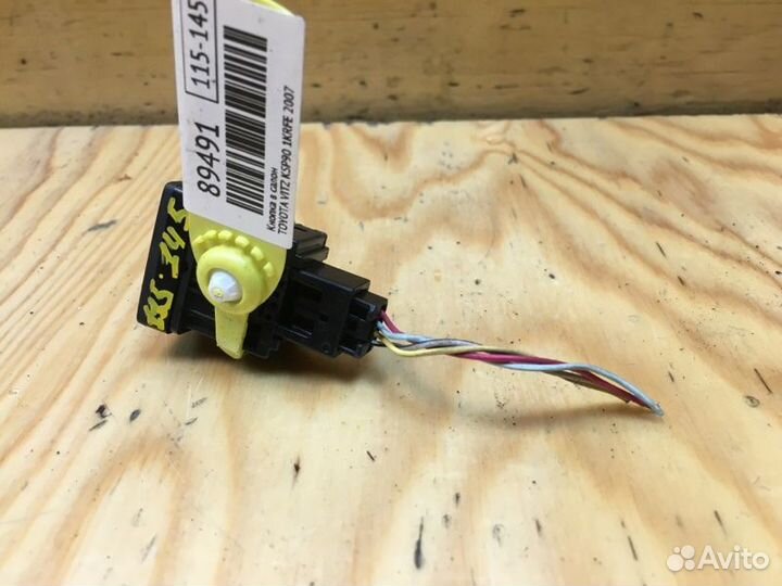 Кнопка в салон Toyota Vitz KSP90 1krfe 2007