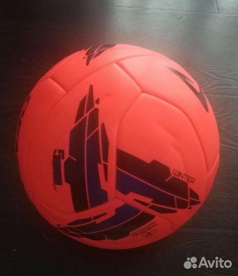 Зимний Футбольный мяч про