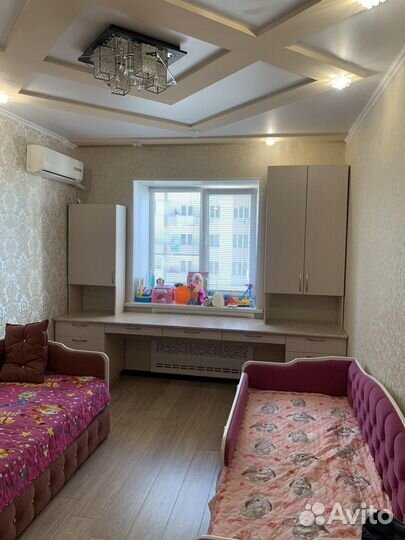 Письменный стол - Рабочая зона у окна на заказ