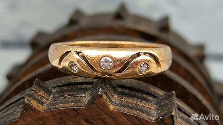 Кольцо золото 585 пробы массой 2.5 грамма (17р)