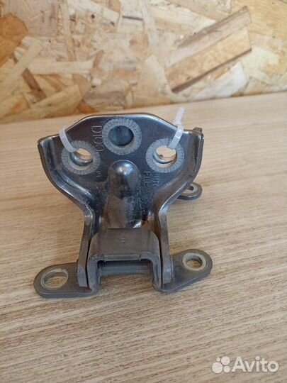 Петля двери задняя правая Ssangyong Actyon 2011-Нв