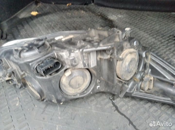 Фара автомобильная