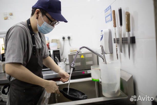 Мойщица(к) посуды/кухонный работник