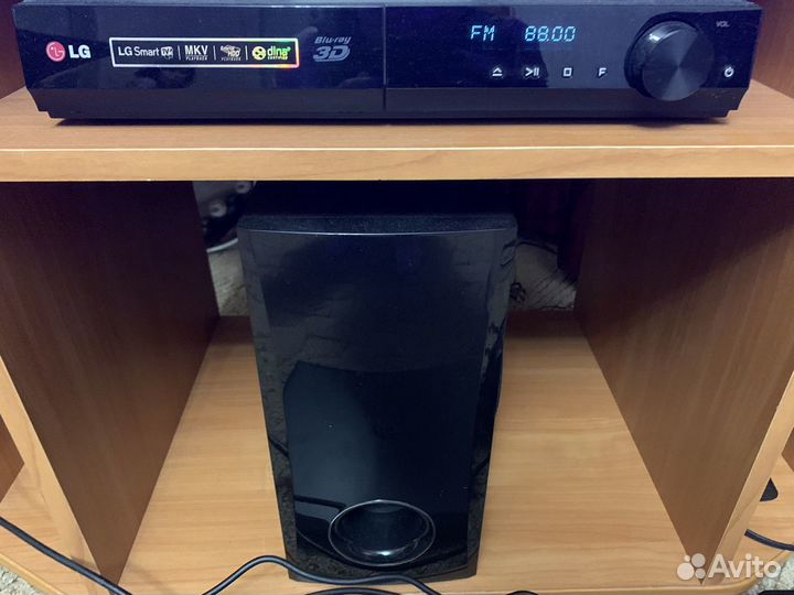 Домашний кинотеатр Blu-ray 3D с функцией LG Smart