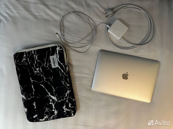 Apple Macbook Pro 13 2017 touchbar(180 циклов)