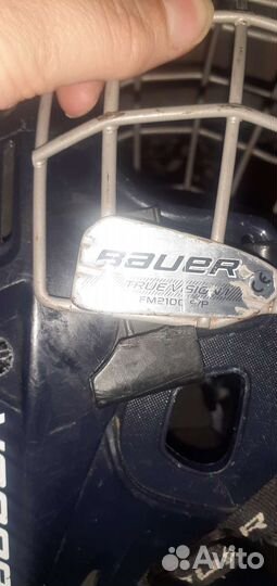 Хоккейный шлем