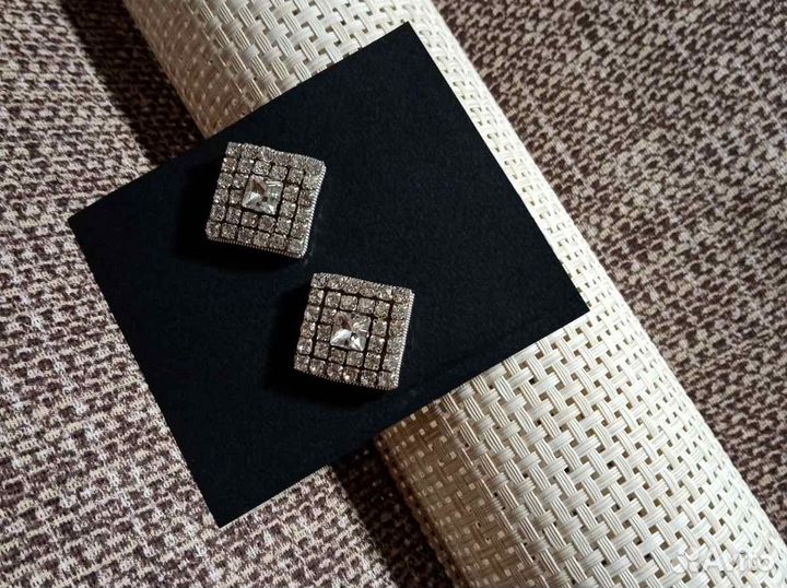 Стразовые серьги-пусеты «Созвездие»