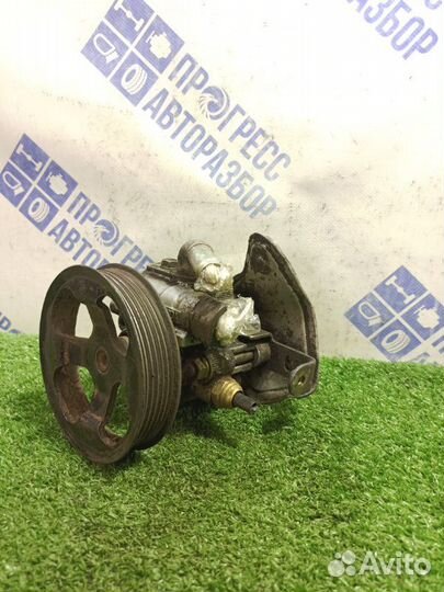 Насос гур Toyota Avensis универсал 1.8 1zzfe 2001