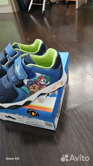 Кроссовки 26р