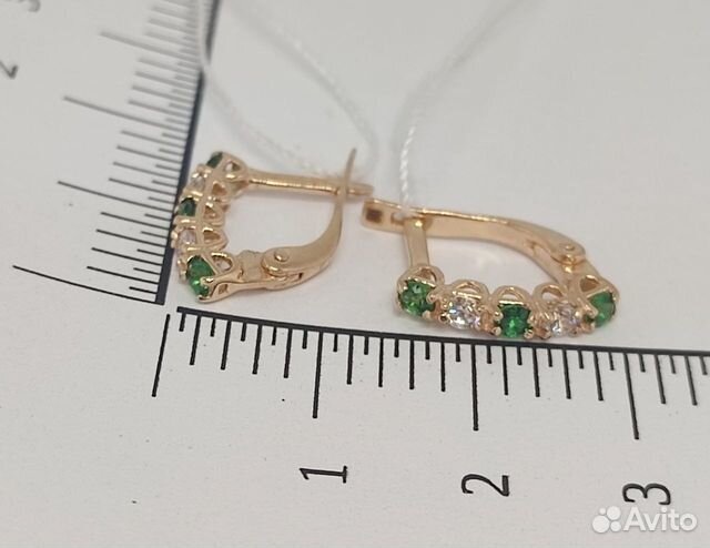 Золотые серьги с камнем