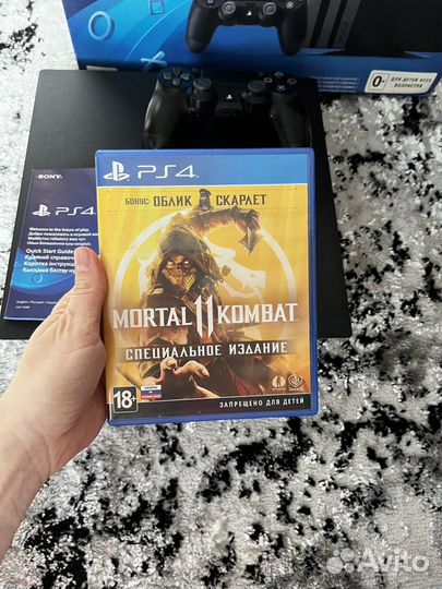 Sony PS4 Pro 1tb + Mortal Kombat 11 в подарок