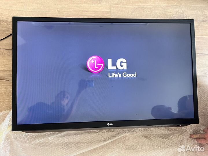 Телевизор LG 42LM620T