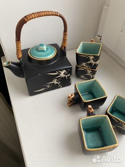 Сервиз для чайной церемонии и поднос с иероглифами