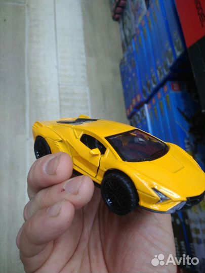 Автомобиль Ломбарджини а может и не Ломбарджини