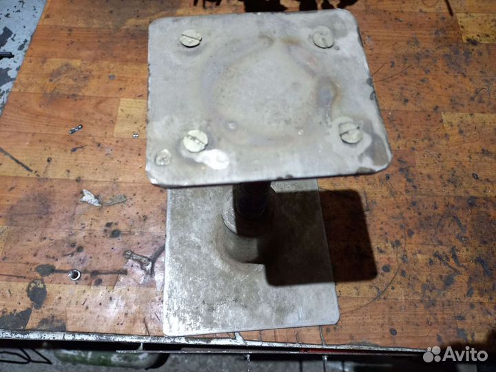 Домкрат винтовой