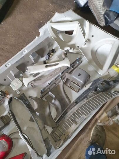 Подрулевой пластик на дайхатцу сирион