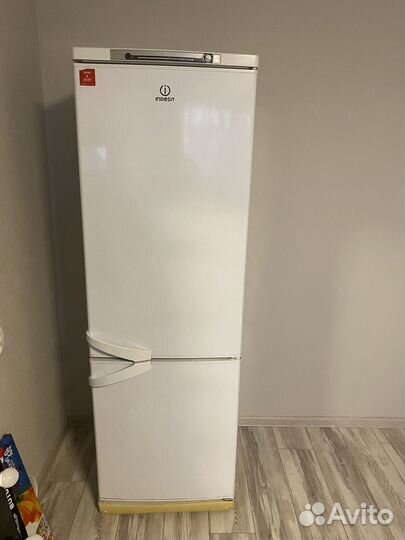 Холодильник indesit