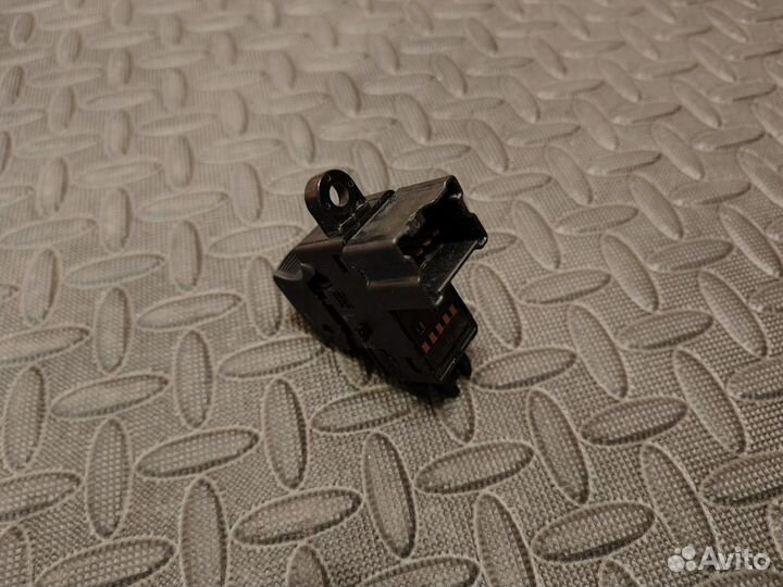 Кнопка стеклоподъемника Nissan Pathfinder