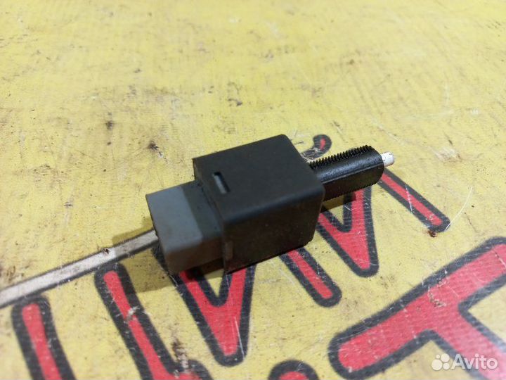 Датчик включения стоп-сигнала Hyundai Elantra 6 VI
