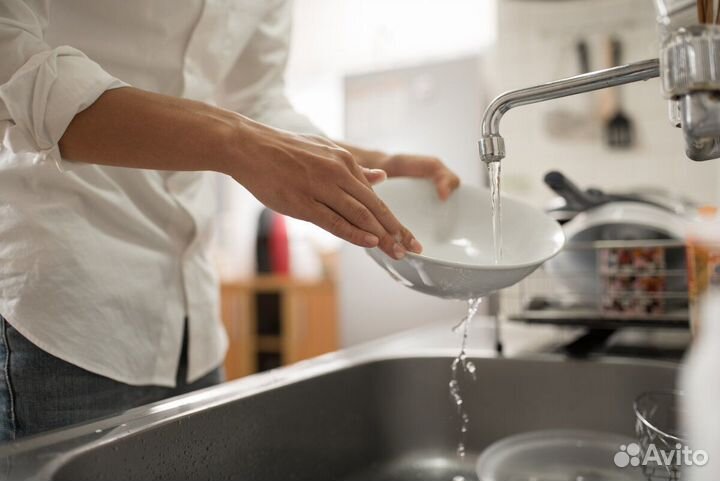 Мойщица посуды