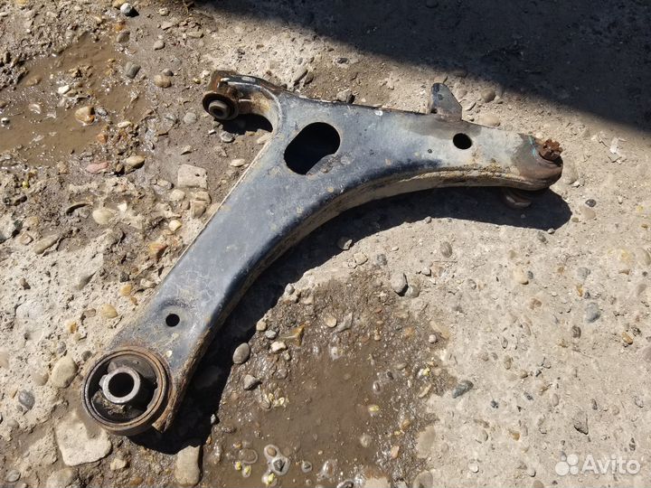 Рычаг левый Subaru Impreza Gh