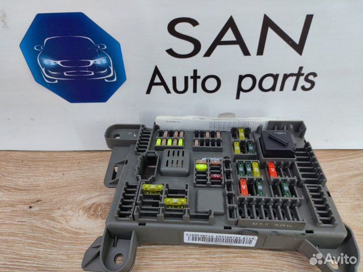 Блок предохранителей салонный задний Bmw X5 Рест