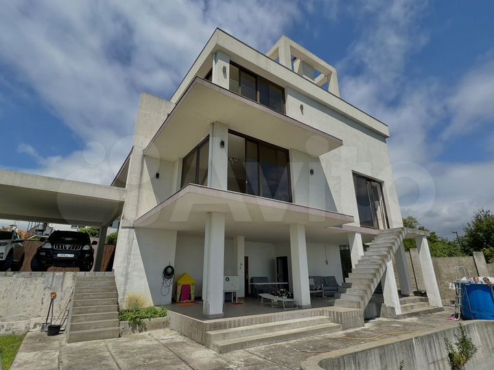 Дом 594 м² на участке 6,2 сот.