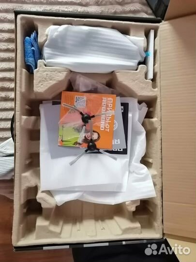 Робот пылесос redmond