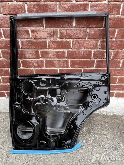 Дверь задняя правая Land Cruiser 200 2015-2021