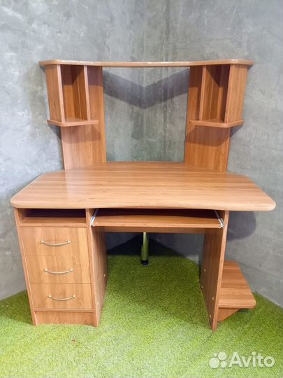 Продам компьютерный стол